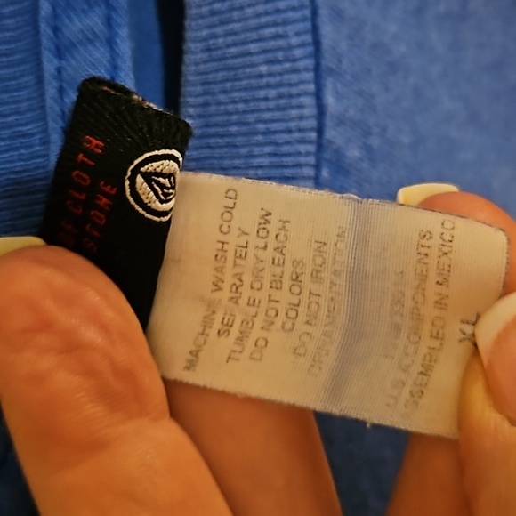 **Clearance** Volcom muscle tank tee ❤️ 3 for $15 - Picture 3 of 8